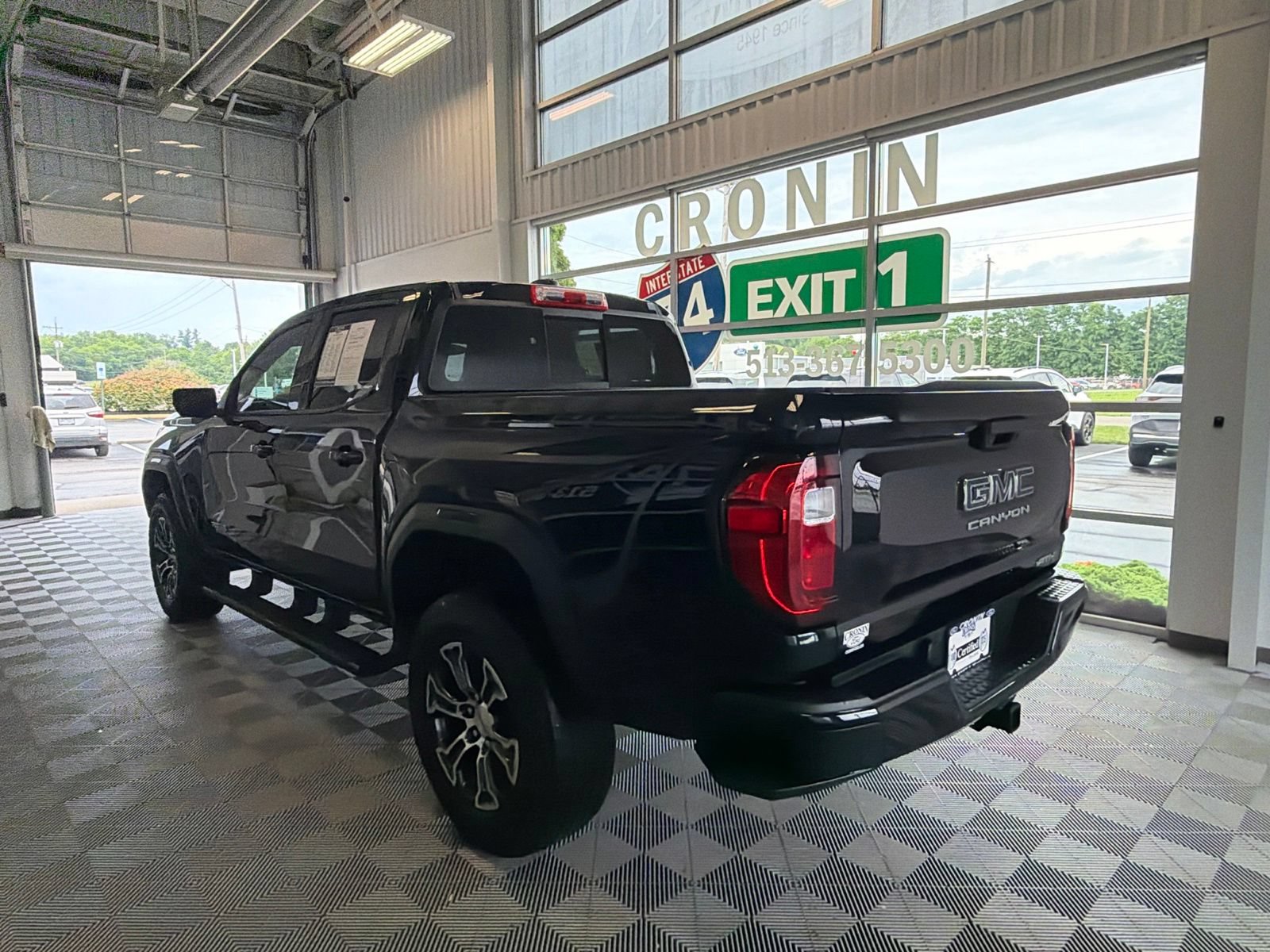 Used 2025 GMC Canyon AT4 w/ Technology Plus Package AWD/4WD image 4