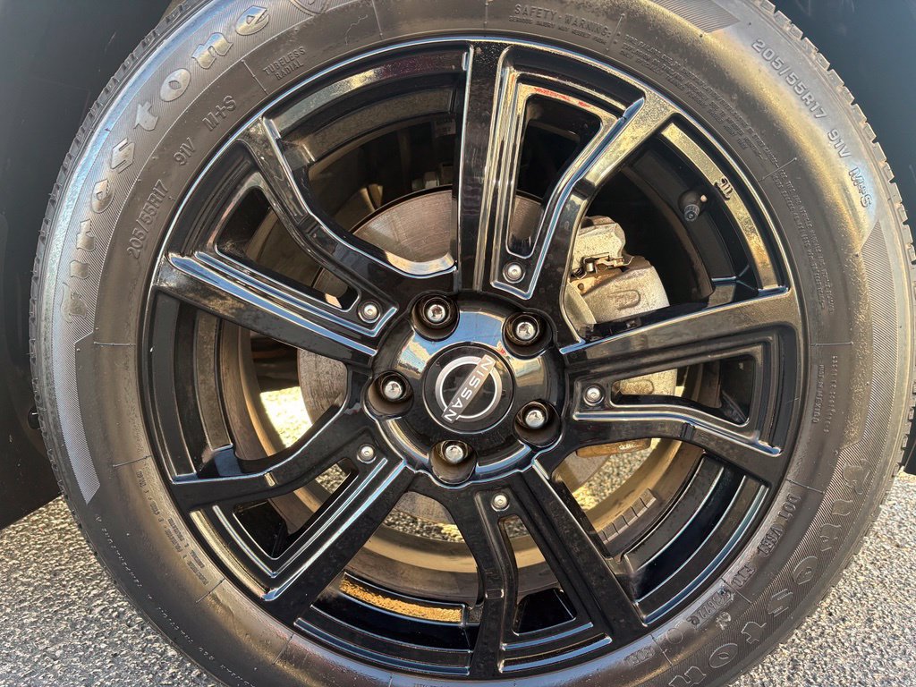 Used 2023 Nissan Kicks SR w/ SR Premium Package FWD image 14