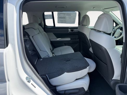 New 2026 Hyundai Santa Fe SE AWD/4WD image 18