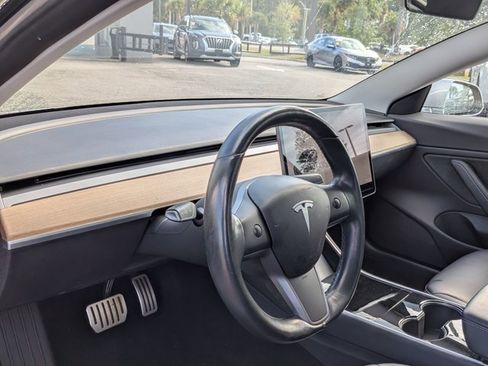 Used 2018 Tesla Model 3 Long Range image 5
