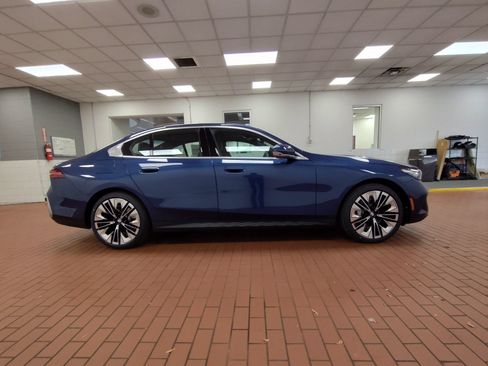 Used 2026 BMW 530i xDrive AWD/4WD image 7