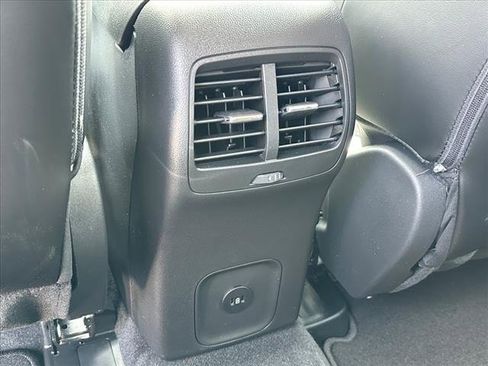 Used 2024 Ford Escape SE image 7