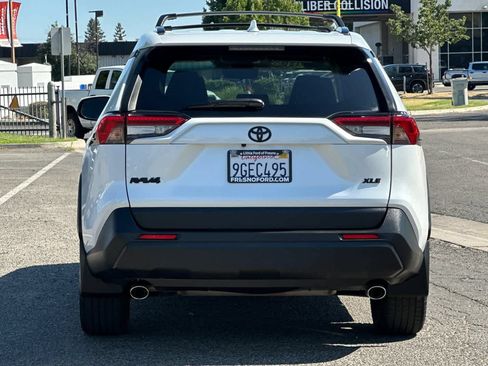 Used 2023 Toyota RAV4 XLE Premium FWD image 7