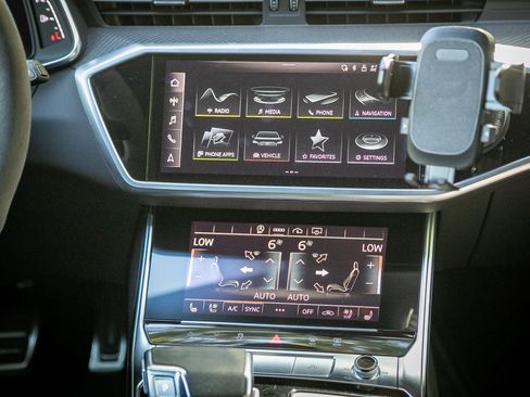 Used 2023 Audi RS 6 AWD/4WD image 25