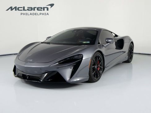 Used 2023 McLaren Artura image 1