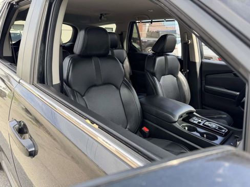 Used 2025 Honda Pilot EX-L image 12