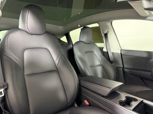Used 2022 Tesla Model Y Long Range image 29