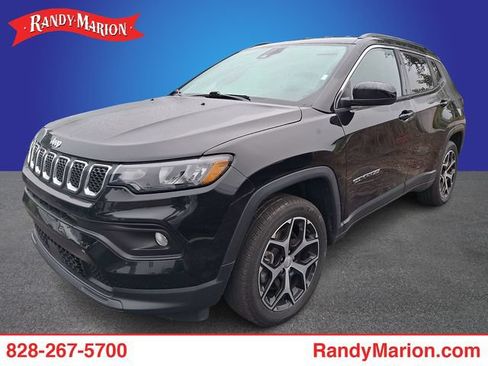 Used 2024 Jeep Compass Latitude AWD/4WD image 1
