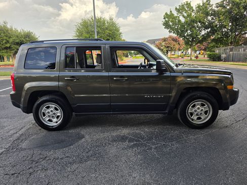 Used 2015 Jeep Patriot Sport w/ Power Value Group FWD image 8