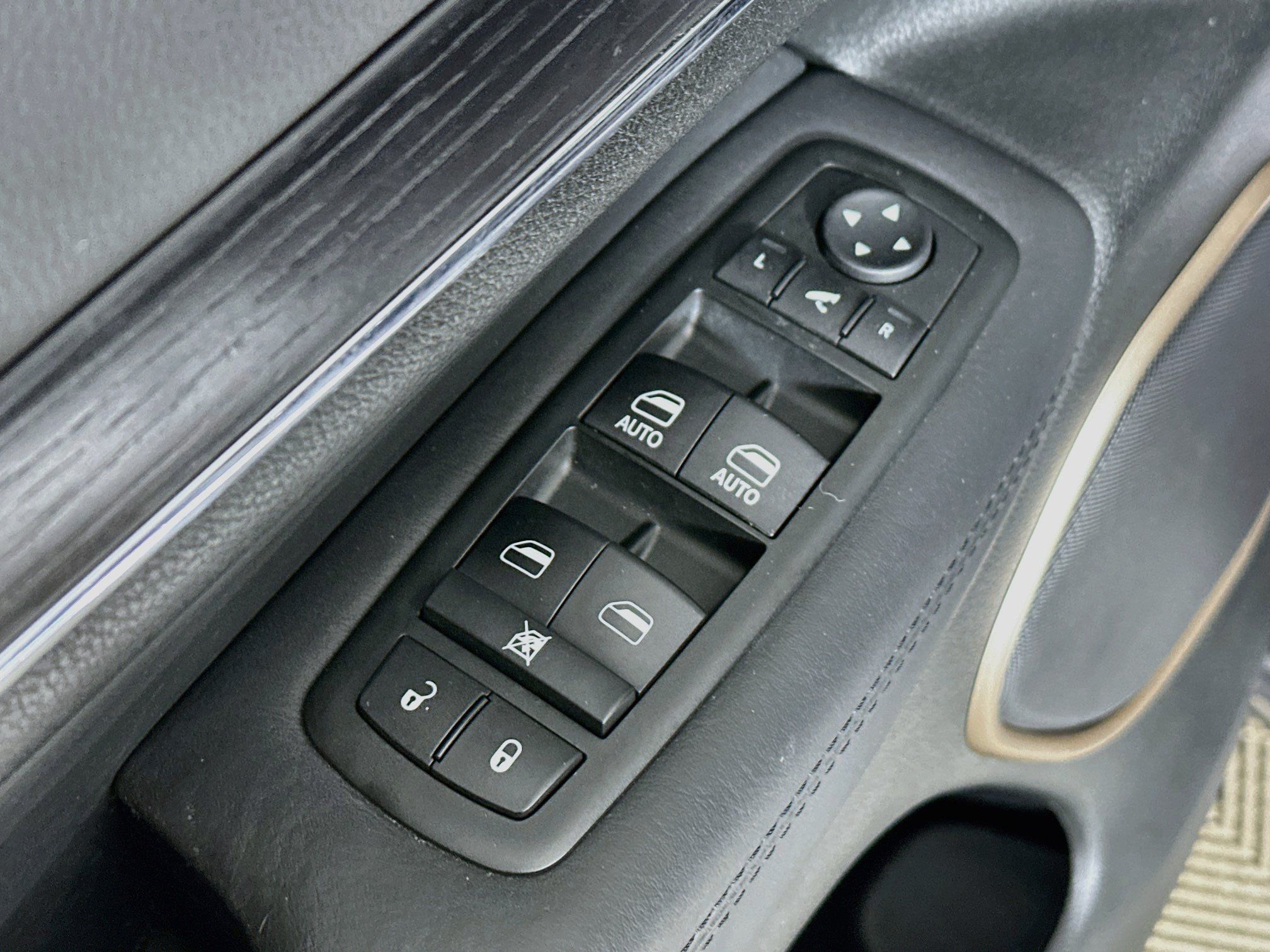 Used 2014 Jeep Grand Cherokee Summit AWD/4WD image 18