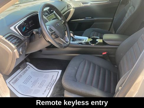 Used 2016 Ford Fusion SE image 12
