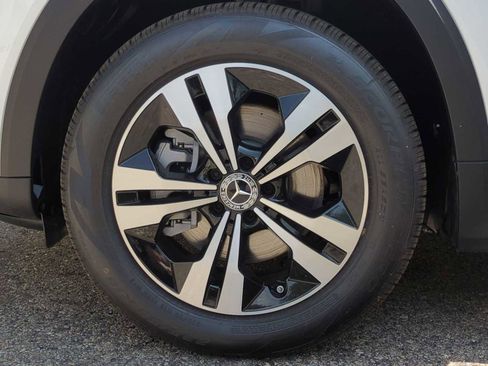 Certified 2025 Mercedes-Benz GLB 250 4MATIC image 14