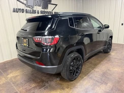 Used 2025 Jeep Compass Latitude w/ Altitude Special Edition AWD/4WD image 8