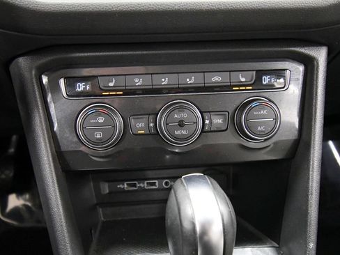 Used 2019 Volkswagen Tiguan SE AWD/4WD image 25