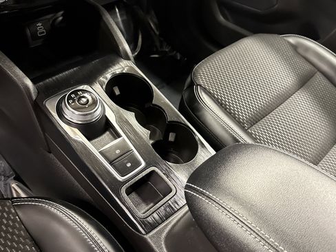 Used 2024 Ford Escape SE image 9