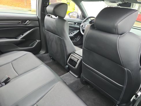Used 2022 Honda Accord Sport image 11