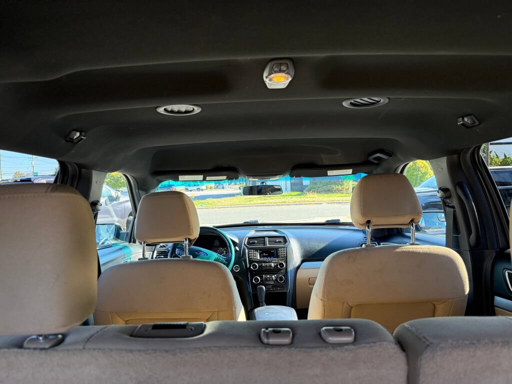 Used 2017 Ford Explorer XLT FWD image 32