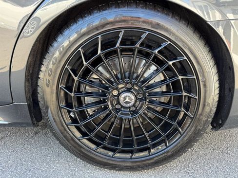 Used 2022 Mercedes-Benz S 580 4MATIC Sedan w/ AMG Line Package image 12