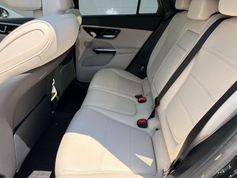 Used 2024 Mercedes-Benz GLC 300 4MATIC image 21