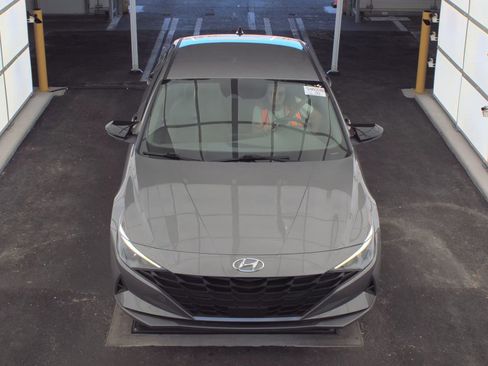Used 2023 Hyundai Elantra SEL w/ Convenience Package FWD image 2