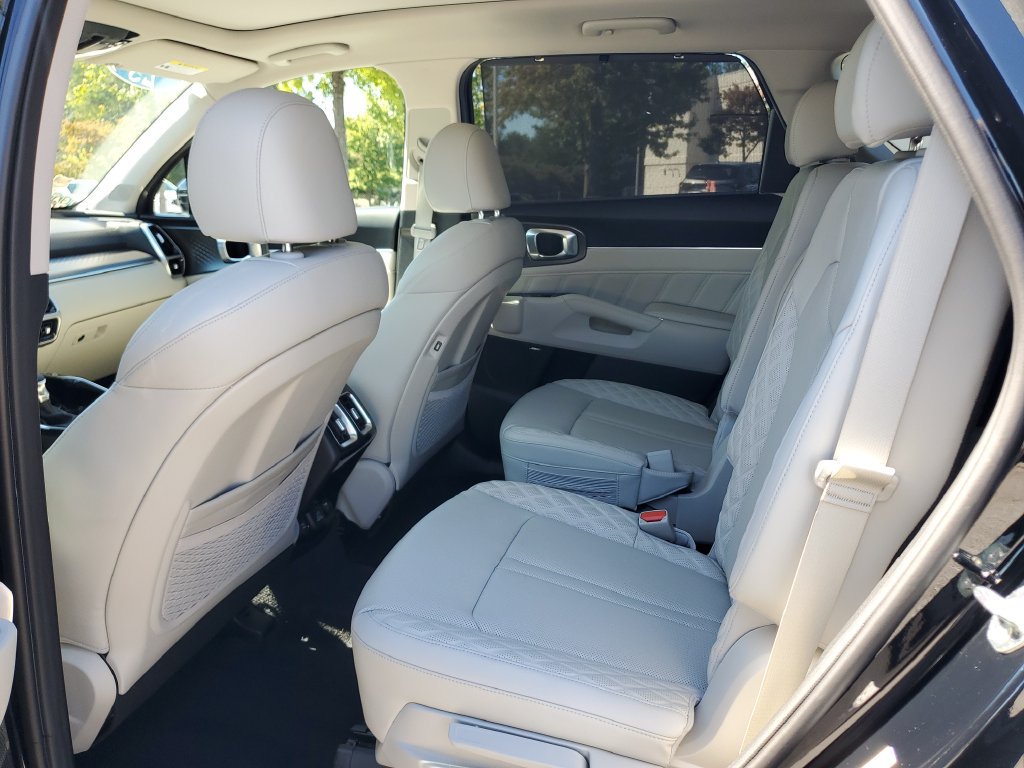 Used 2023 Kia Sorento AWD image 15