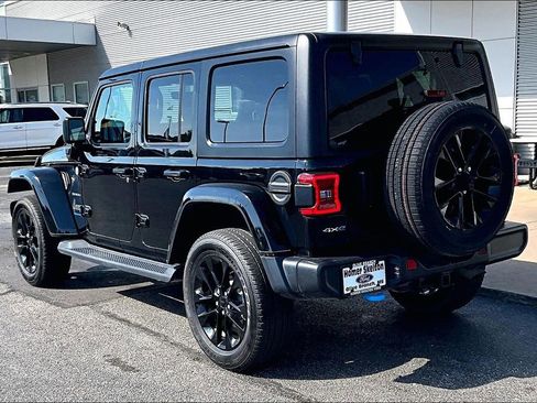 Used 2023 Jeep Wrangler Unlimited Sahara w/ Cold Weather Group AWD/4WD image 3