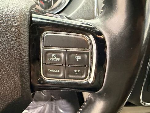 Used 2019 Dodge Grand Caravan SXT image 28