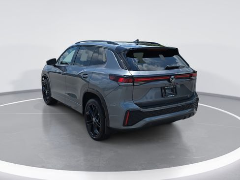 New 2025 Volkswagen Tiguan SE R-Line image 5