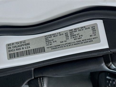 Used 2023 Jeep Grand Cherokee L Laredo RWD image 12