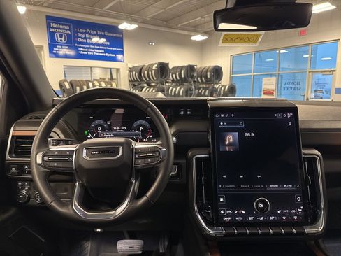 Used 2025 GMC Yukon XL Denali image 10