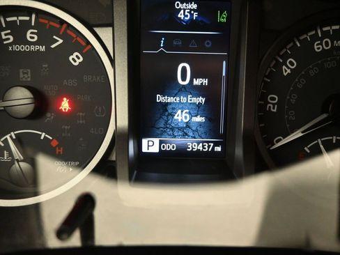 Used 2022 Toyota Tacoma TRD Off-Road image 15