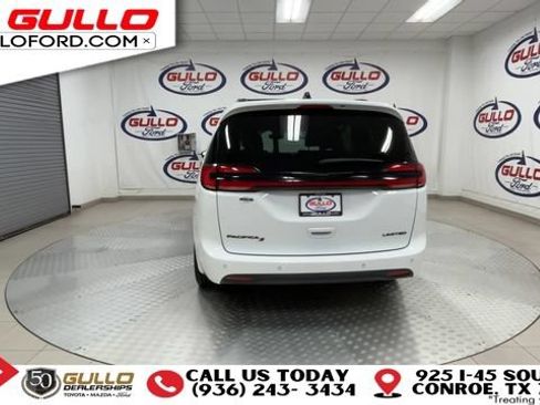 Used 2024 Chrysler Pacifica Limited w/ S Appearance Package FWD image 7