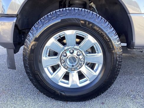 Used 2022 Ford F250 Platinum w/ FX4 Off-Road Package image 16