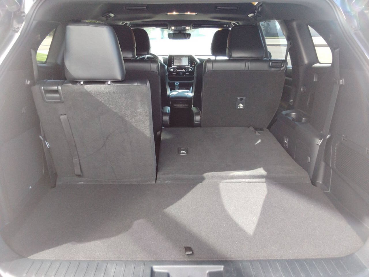 Used 2021 Toyota Highlander XSE FWD image 11