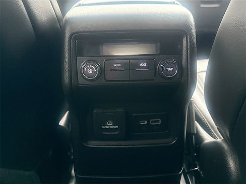 Used 2022 GMC Acadia SLT image 26