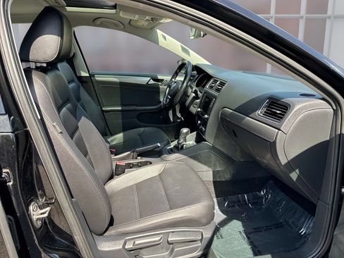 Used 2017 Volkswagen Jetta SE FWD image 10