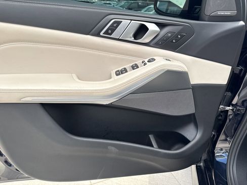 Used 2019 BMW X5 xDrive40i w/ M Sport Package AWD/4WD image 13