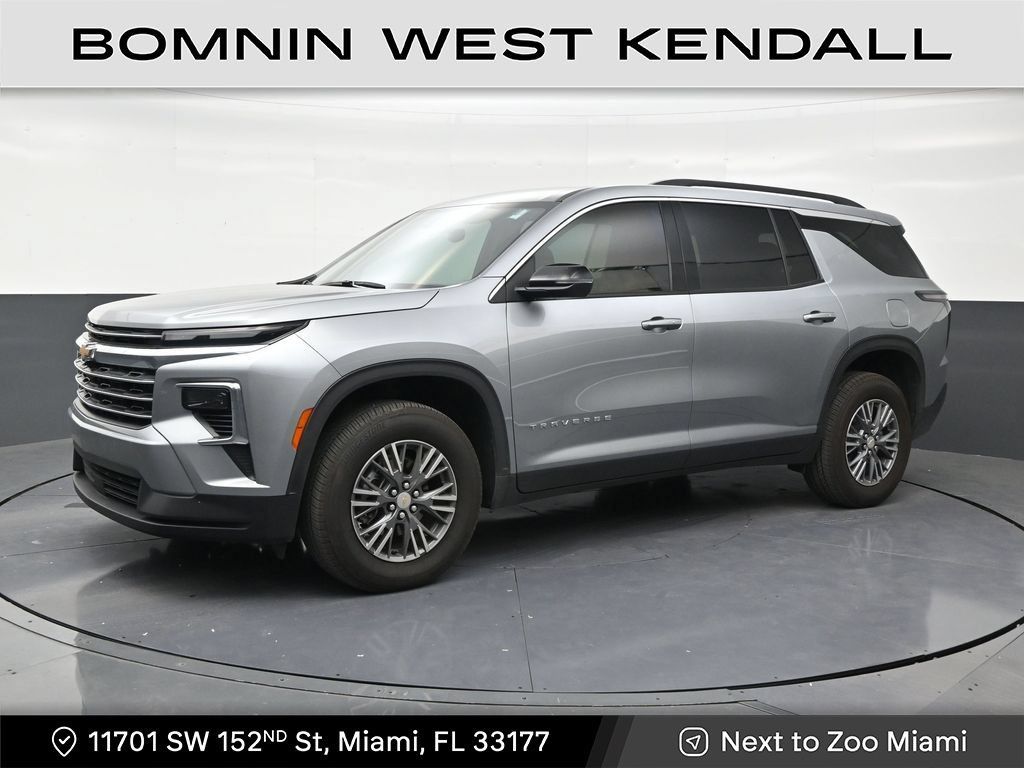 Used 2026 Chevrolet Traverse LT FWD image 1