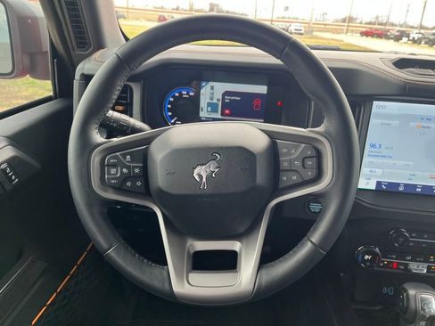 Used 2024 Ford Bronco Badlands image 23