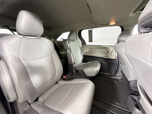 Certified 2021 Toyota Sienna XLE image 41