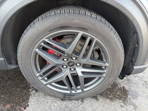 Used 2025 Ford Explorer ST image 2