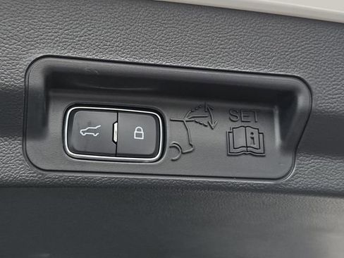 Used 2024 Ford Explorer XLT RWD image 14