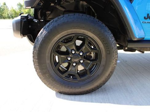 Used 2021 Jeep Gladiator Sport AWD/4WD image 29