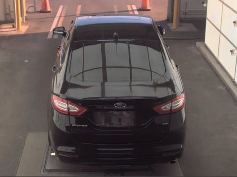 Used 2016 Ford Fusion SE FWD image 4