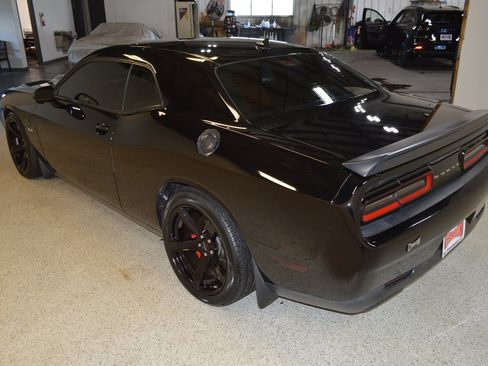 Used 2017 Dodge Challenger SRT Hellcat RWD image 5