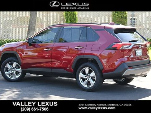 Used 2021 Toyota RAV4 Limited AWD/4WD image 4
