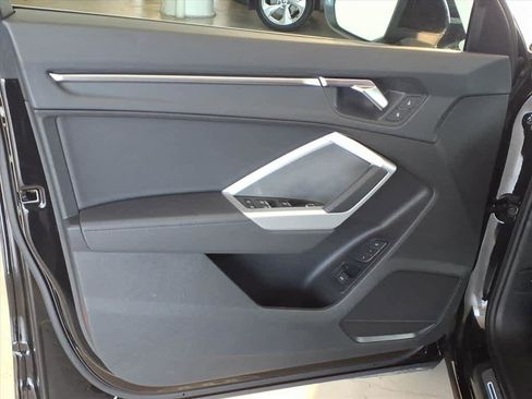 Certified 2025 Audi Q3 2.0T Premium w/ Convenience Package image 10