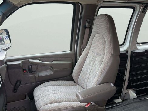 Used 2006 GMC Savana 2500 RWD image 13