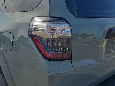 Used 2023 Toyota 4Runner TRD Off-Road Premium w/ Moonroof Package AWD/4WD image 34