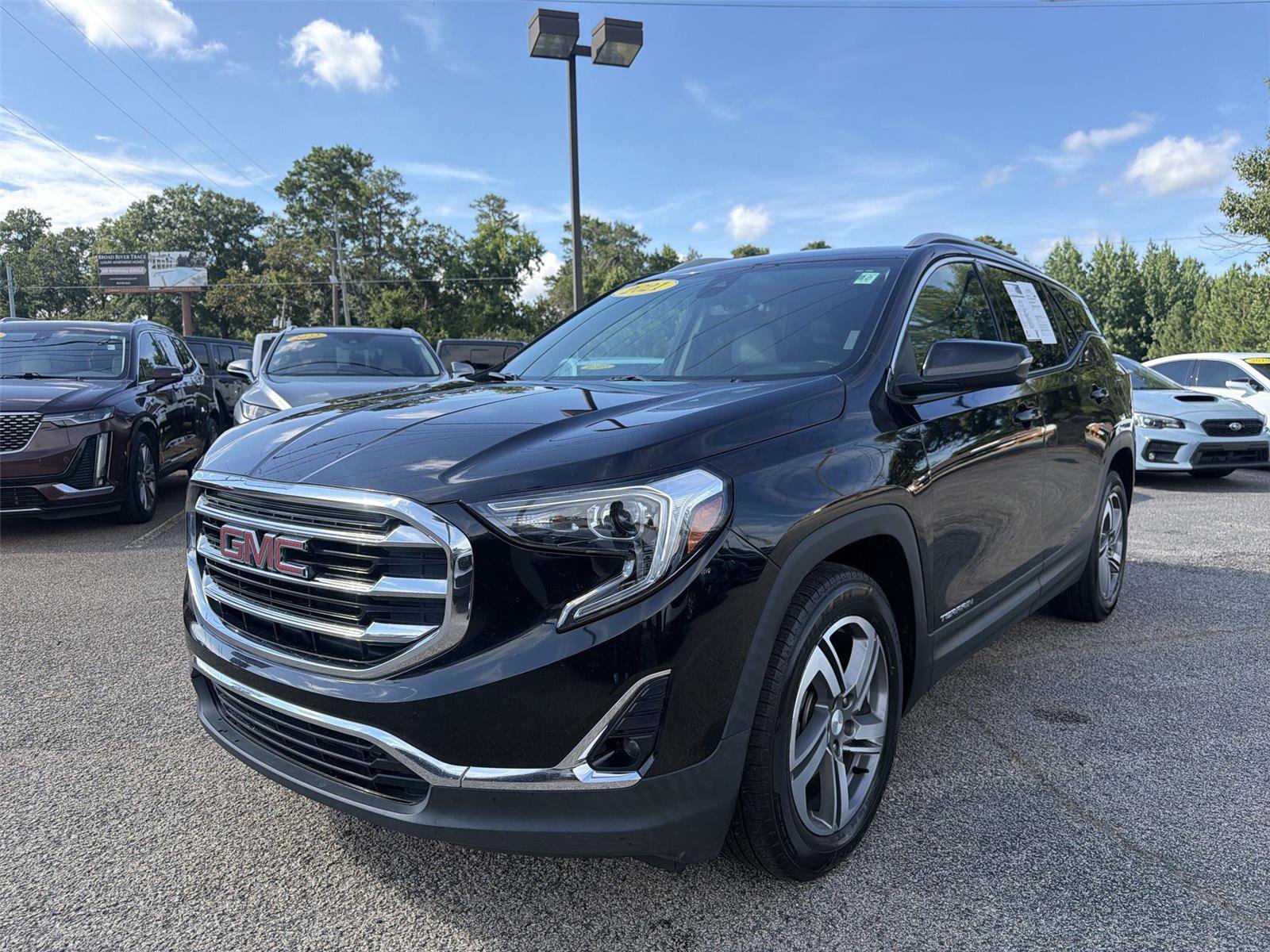 Used 2021 GMC Terrain SLT w/ Infotainment Package II FWD image 3
